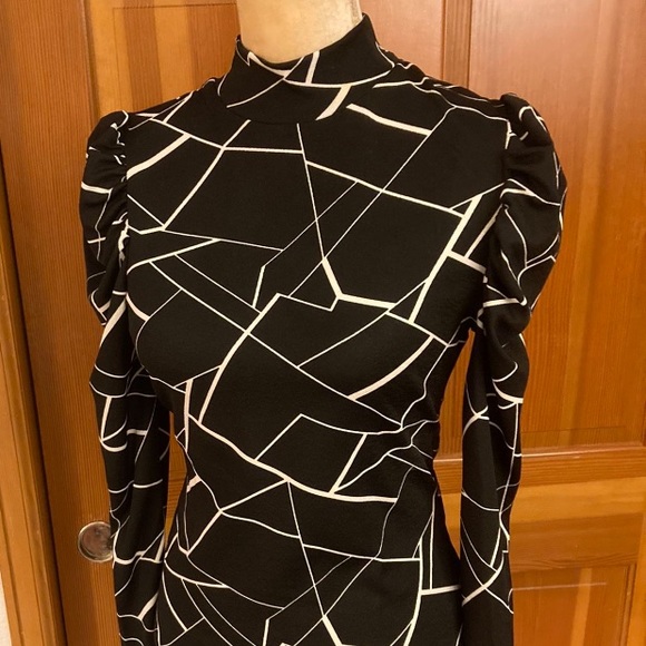 Cracked Glass Long Tee. - Picture 5 of 16